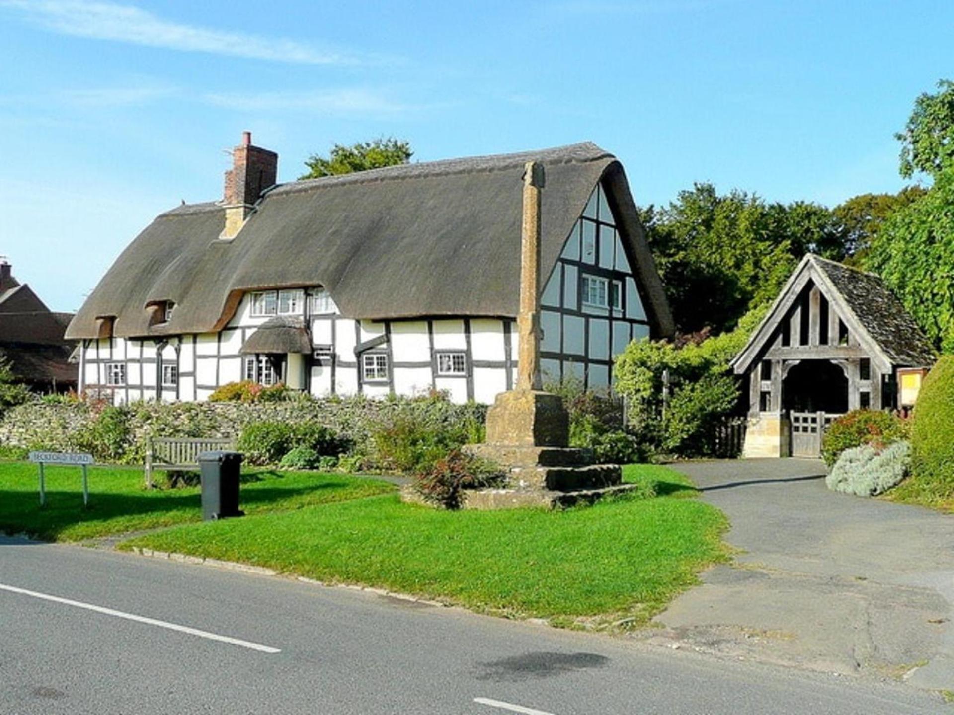 Holiday home Stunning 5-bed In Ashton Under Hill *